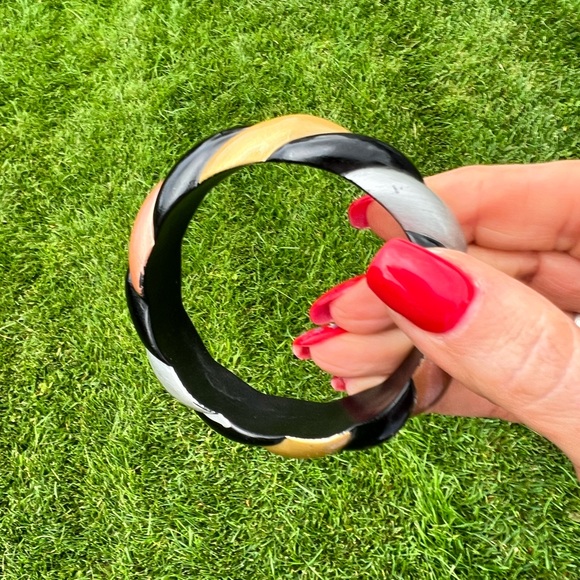 Vintage Acrylic Swirl Bangle Bracelet - Picture 11 of 12
